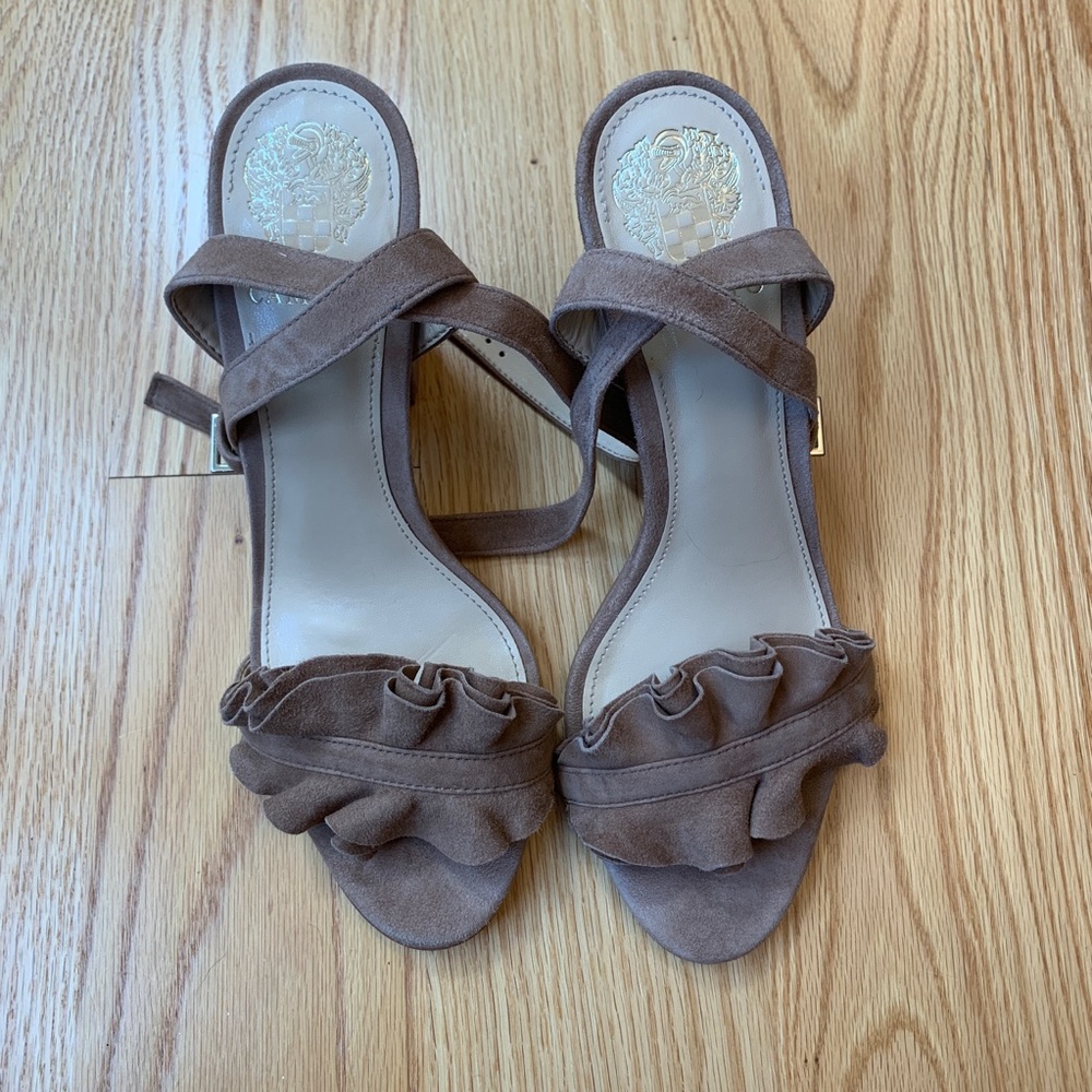 Vince Camuto Ruffle Heels Size 8.5